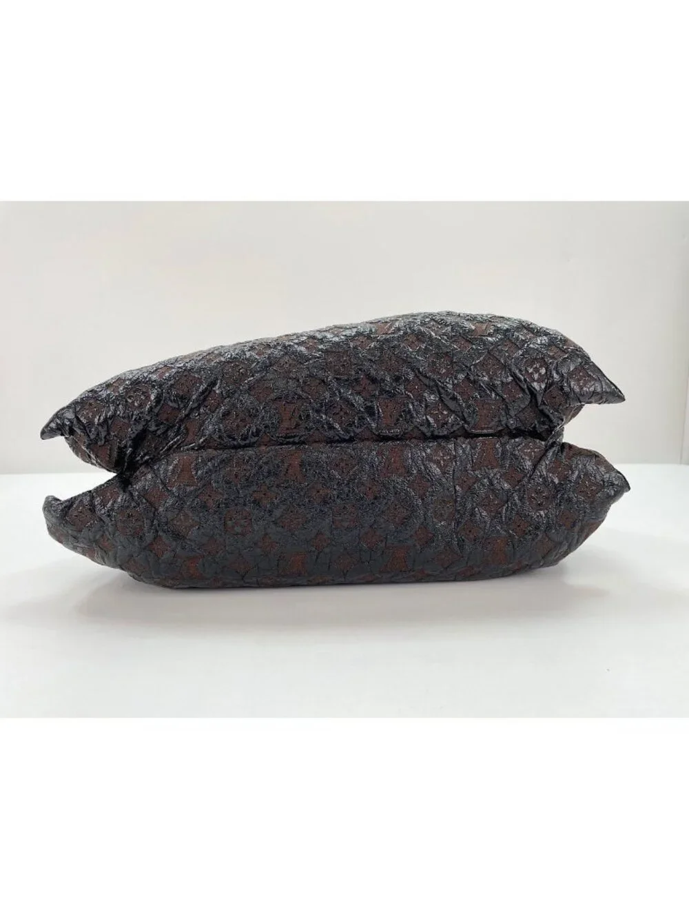 Louis Vuitton Shoulder Bag Squeaky